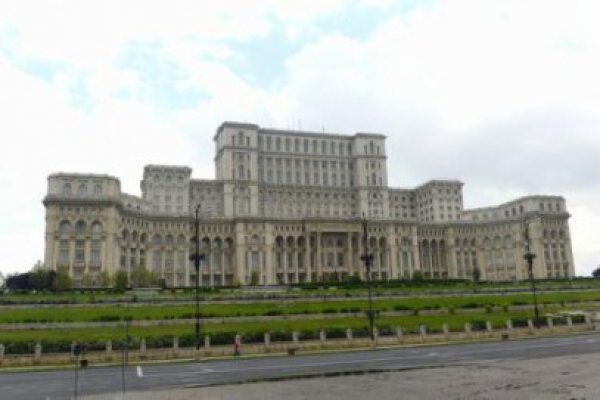Parlamentul se reuneşte în sesiune ordinară